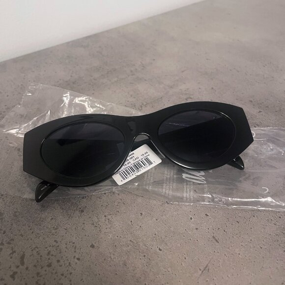 Black Sunglasses BNWT - Picture 1 of 3